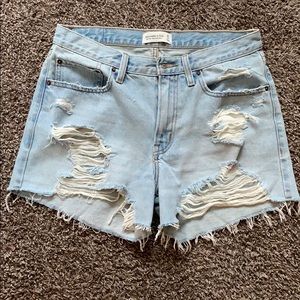 Mid rise boyfriend shorts